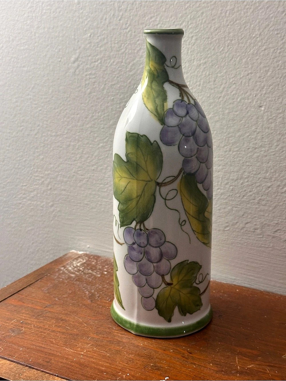Andrea by Sadek Grape Motif Vase White & Green